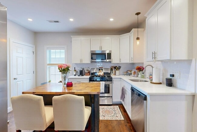 Building Photo - 38 Pearl St