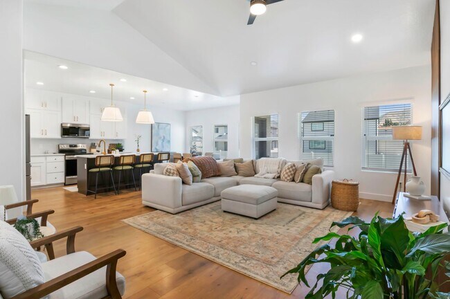 Building Photo - 3407 Pinyon Pk Ln