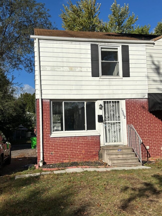 Building Photo - 1562 E 256th St
