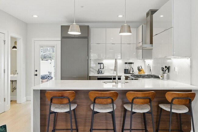 Building Photo - 54 Robey St