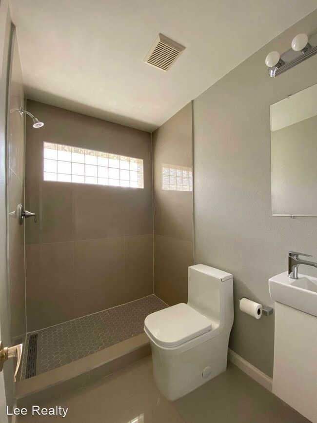 Building Photo - 2 br, 2 bath House - 7110 N. 11th Lane Uni...