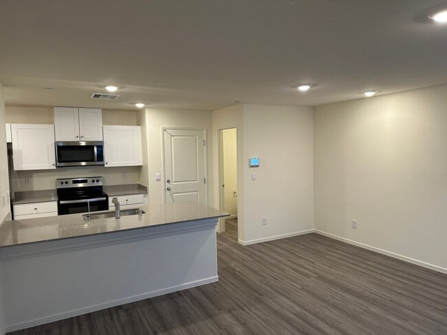 Building Photo - Brand New Townhouse!!! All Appliances incl...