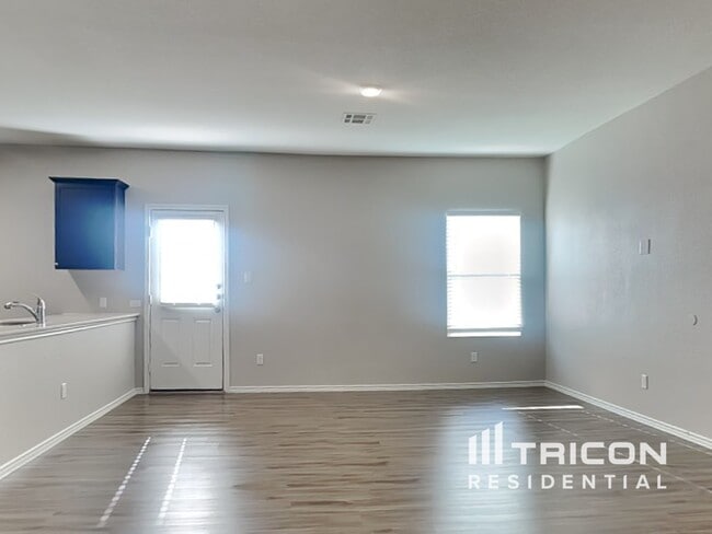 Building Photo - 317 Emerald Green Trail