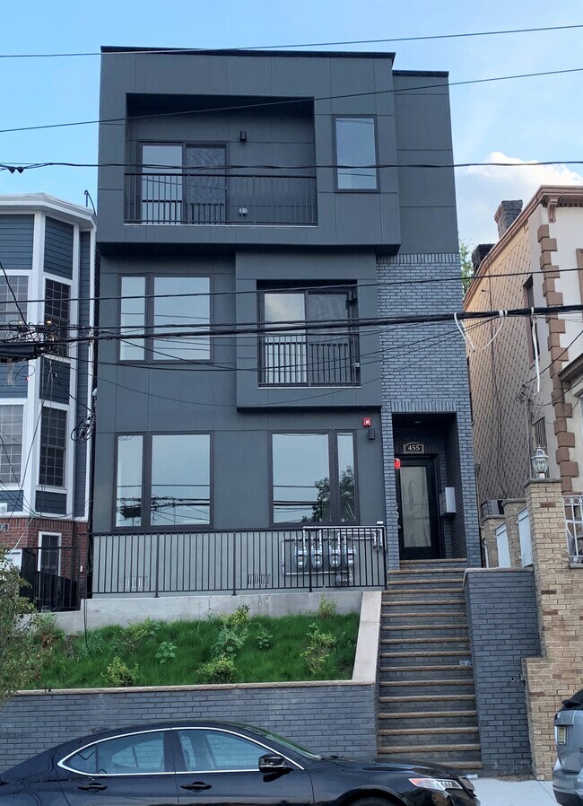 Building Photo - 455 Mercer St