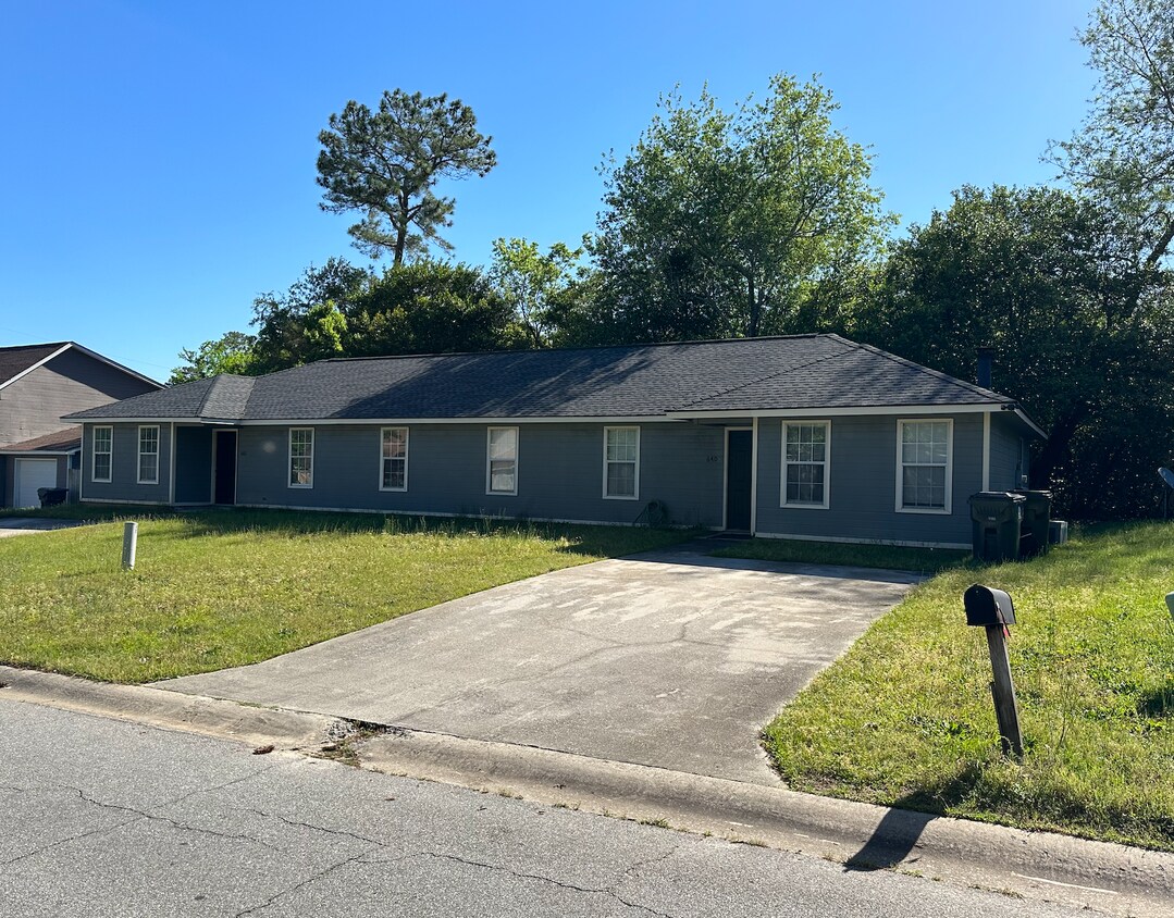 Foto del edificio - 642 Maplewood Dr