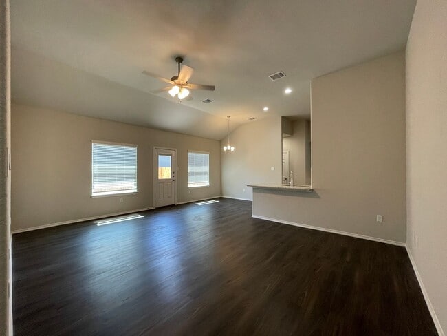 Foto del edificio - TOWNHOME FOR RENT