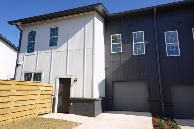 Foto del edificio - West Row Lofts & Townhomes