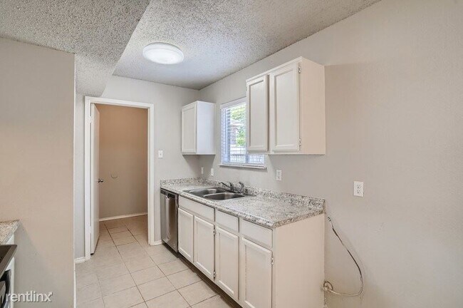 Building Photo - 3 br, 2 bath House - 5616 Shady Springs Trail