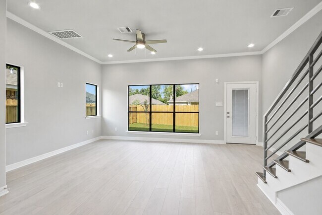 Building Photo - 5415 Bacher St