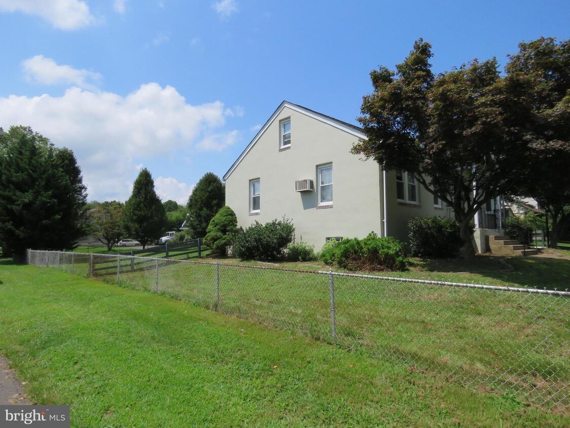 Foto principal - 1508 Brown Ave