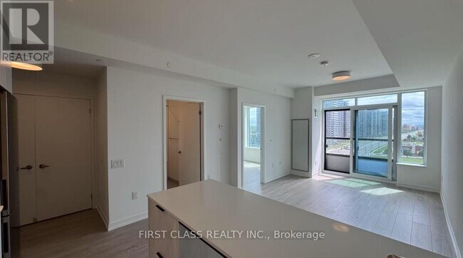 Photo du bâtiment - 2485 Eglinton Ave W