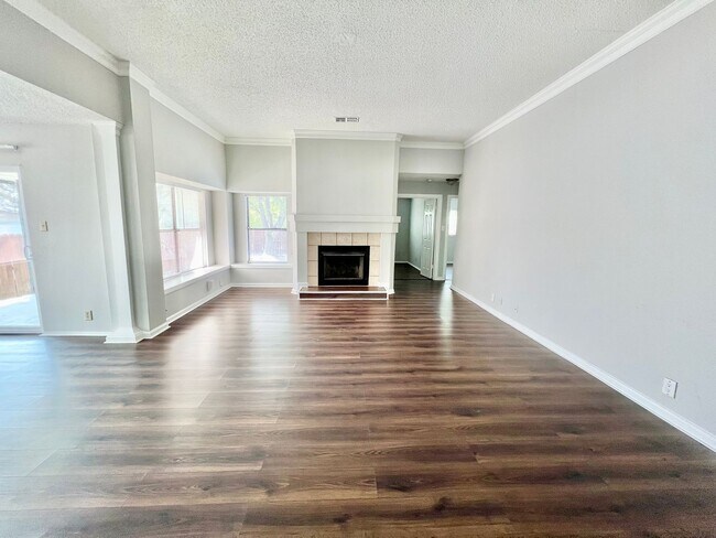 Foto del edificio - 8626 Serene Ridge Dr