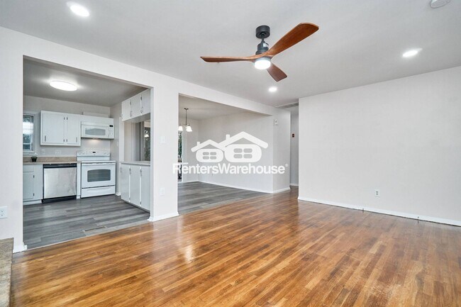 Foto del edificio - 2204 Helsley Ave