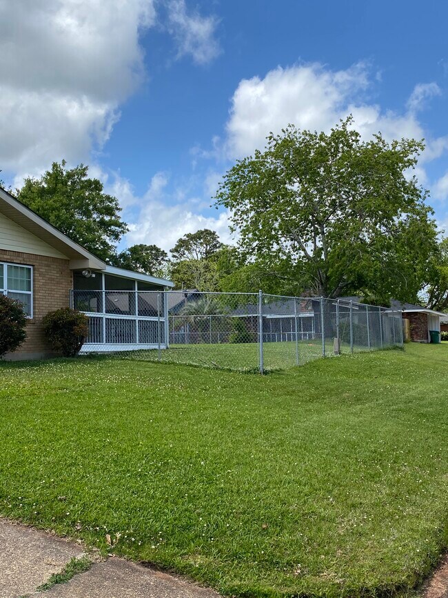 Building Photo - 15206 Royal St