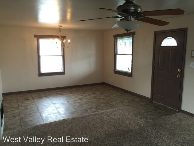 Building Photo - 2 br, 1 bath House - 717 B Street