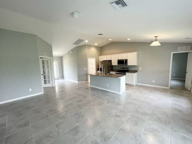 Building Photo - 3 Bedroom + Den - 2 Bathroom- NE Cape Coral