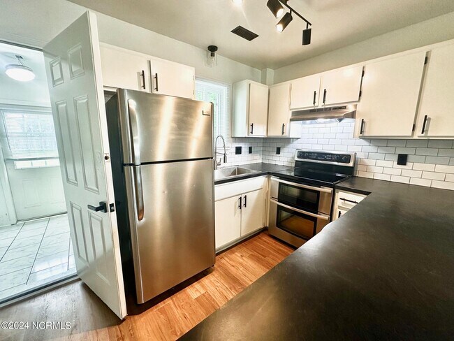 Foto del edificio - 105 Kim Ave