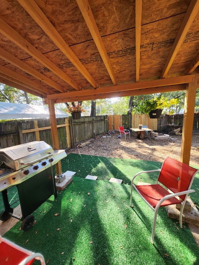 Building Photo - 10047 Emerald Creek Dr