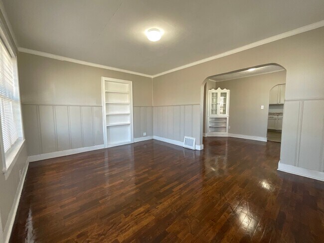 Building Photo - Newly remodeled 3 Bedroom 1.5 Bath Across ...
