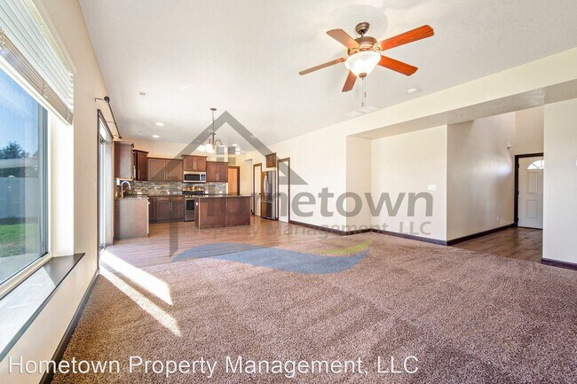 Foto del edificio - 4 br, 2.5 bath House - 1760 Pyrenees Loop