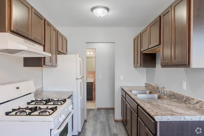 2BR,1BA - 724SF - Kitchen - Portland Terrace