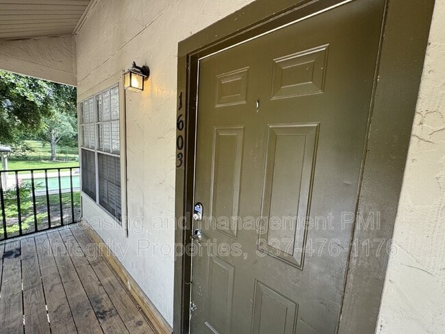 Building Photo - 300 Lozes Avenue