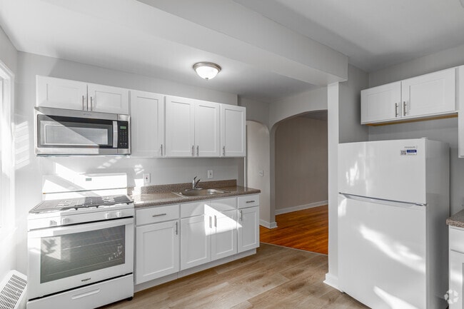 2BR, 1BA - 686SF - Kitchen - Mapleview Apartments