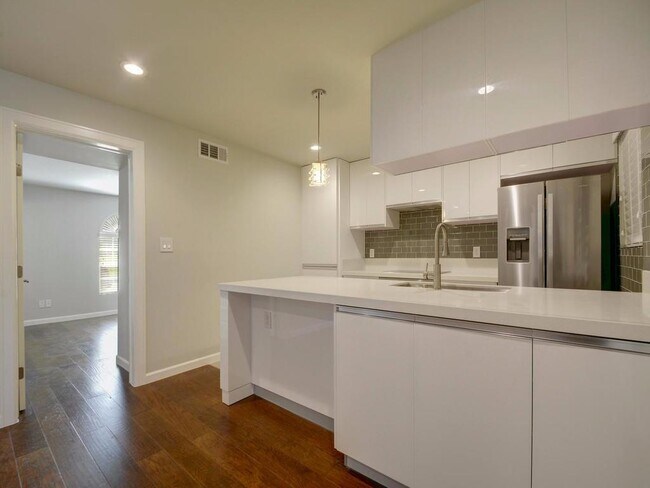 Foto del edificio - 3110 Red River St