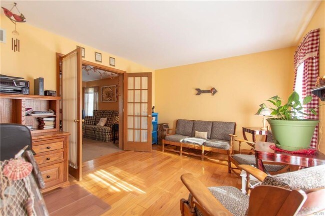 Foto del edificio - 1063 E 2nd St
