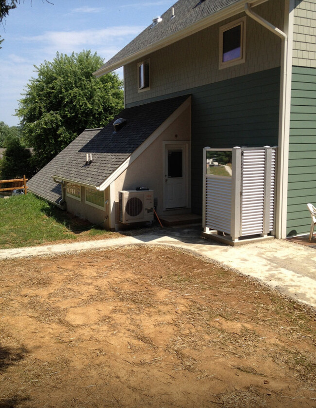 Building Photo - 1225 Rebel Hill Rd