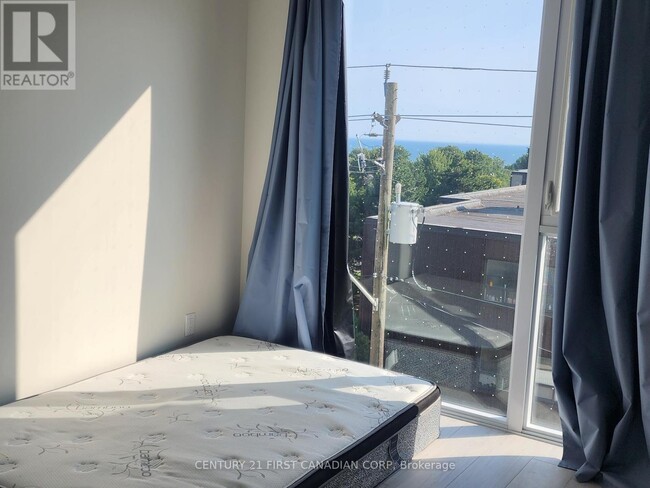 Photo du bâtiment - 422-490 GLEN EVEREST RD Rd