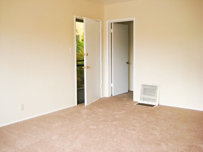 Building Photo - GORGEOUS 1BED/1BATH APARTMENT HOME AVAILAB...