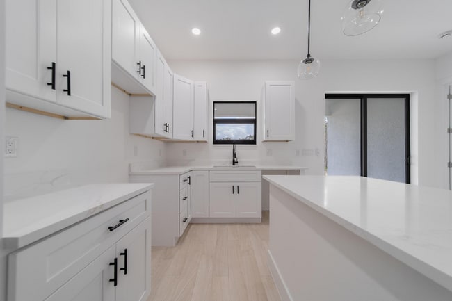 Building Photo - 539 Ladd St