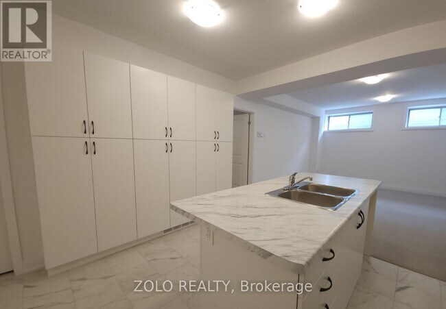 Photo du bâtiment - 122 Franklin Trail