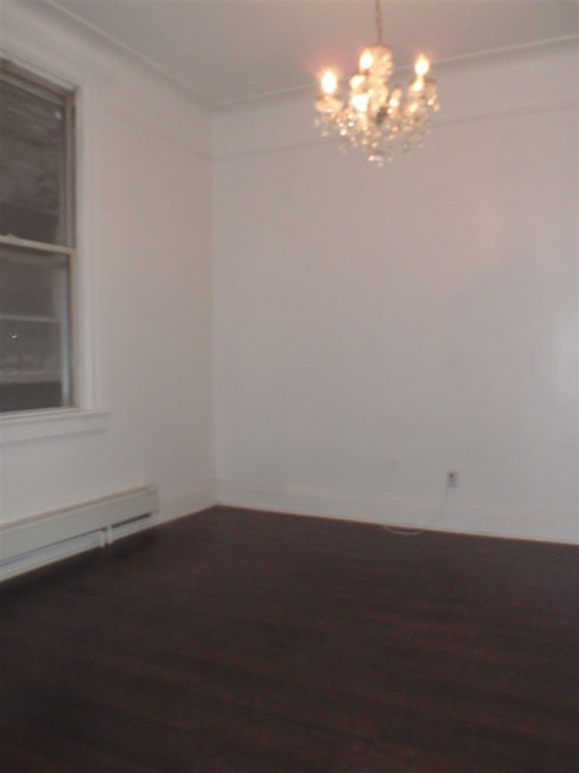 Building Photo - 323 57th St