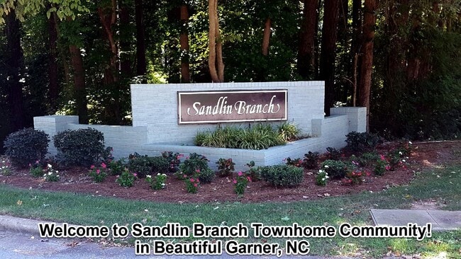 Building Photo - Garner 2 BR, 2 FULL Bath Single Level Town...