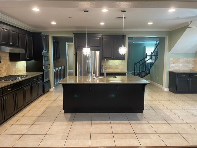 Building Photo - Luxury 4-Bed/3.5-Bath Smart Home in peacef...