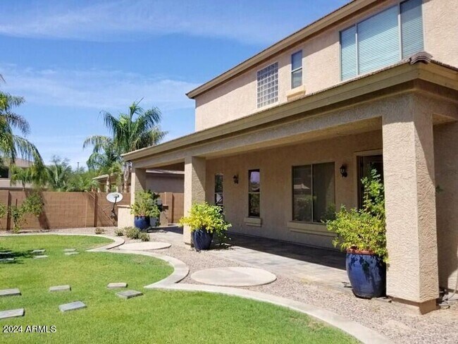 Foto del edificio - *Stunning Home in Cul-de-sac with 2 Master Suites, one downstairs, one upstairs*