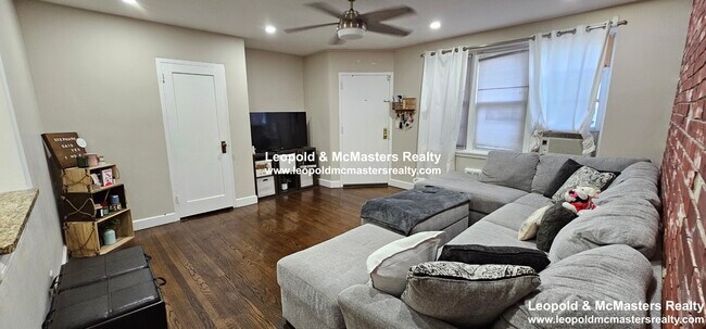 Foto del edificio - 145 Farragut Rd