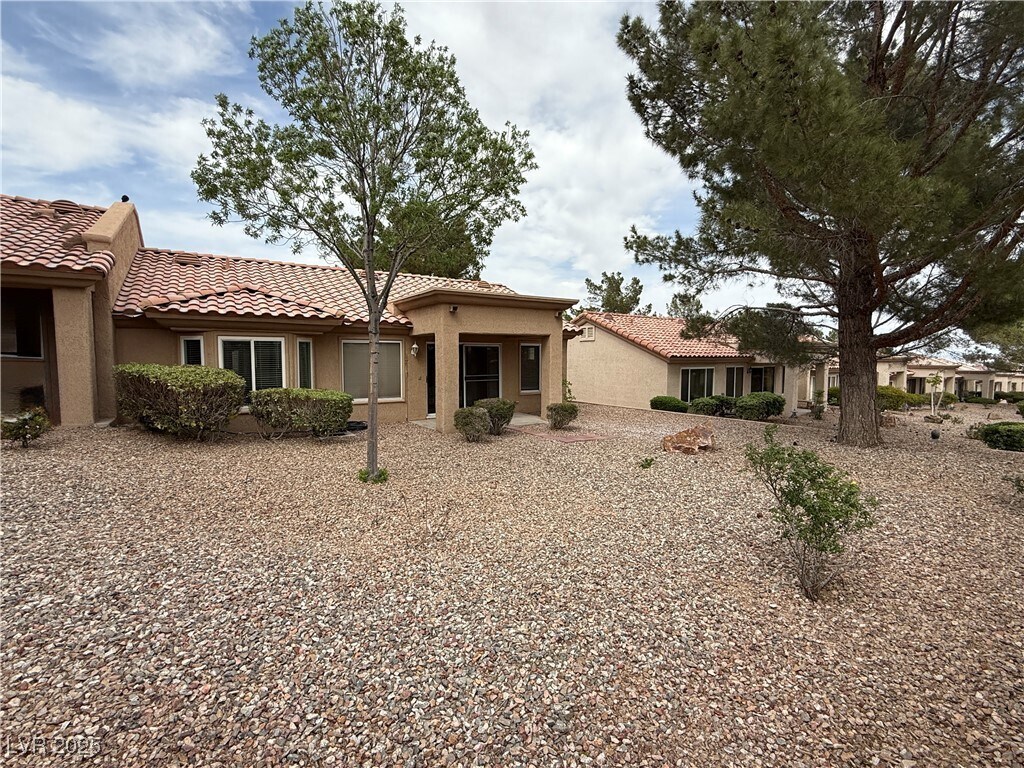 Primary Photo - 10101 Hemet Dr