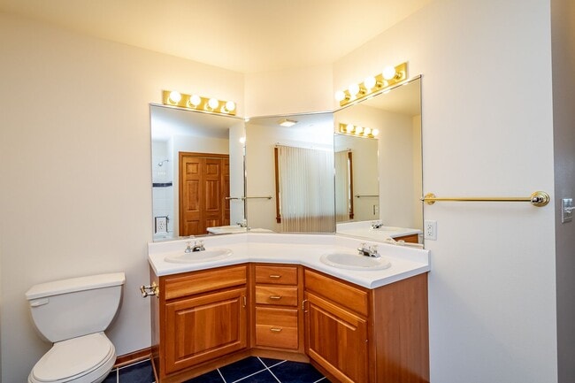 Building Photo - Woodridge Estates