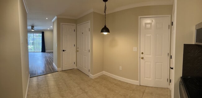 Building Photo - 8 Northbrook Dr