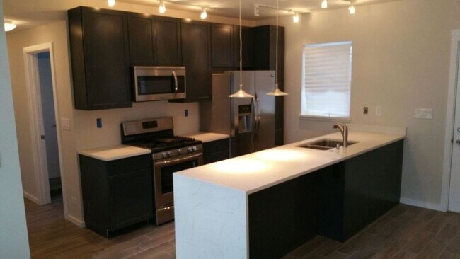 Kitchen - 825 S Campbell ave