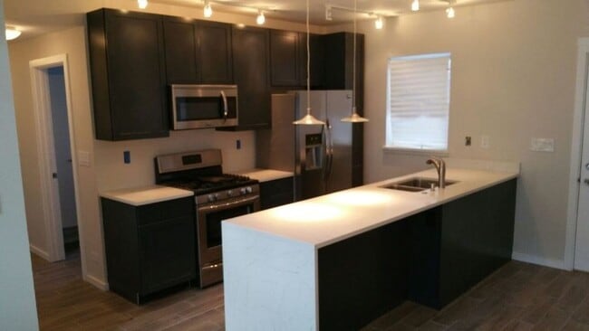 Kitchen - 825 S Campbell ave