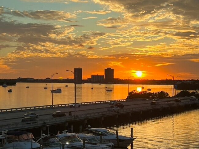 Foto del edificio - 212 West Dr