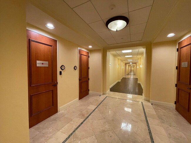 Building Photo - Comfortable Commercial Office Space - Vera...
