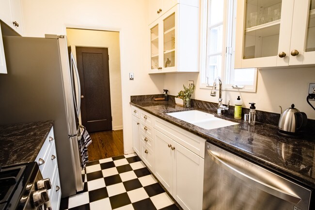 Kitchen - 1345 N Hayworth Ave
