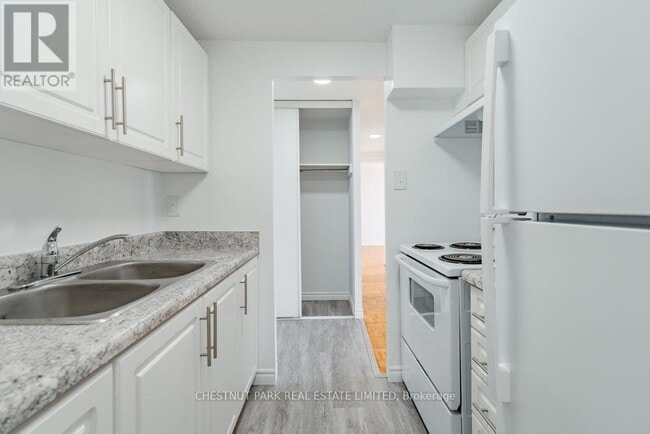 Building Photo - 1060 Caven St