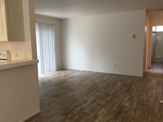Building Photo - 17042 Sims Ln