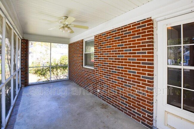 Building Photo - 432 Lindberg St